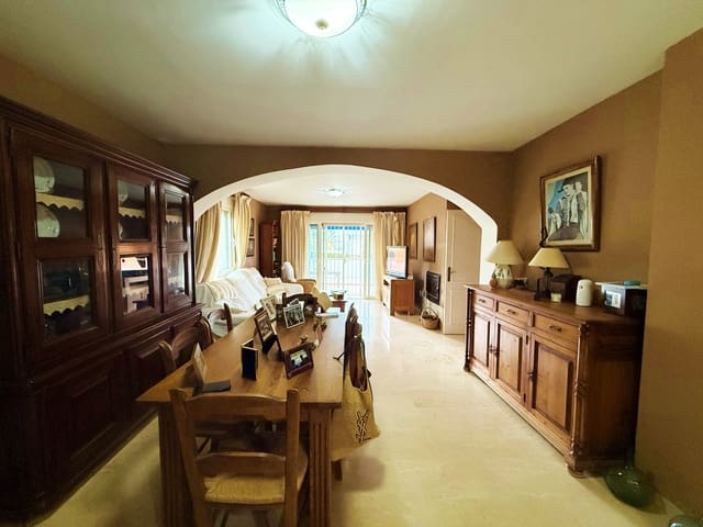 3 makuuhuone Huoneisto myytävänä paikassa Nueva Andalucia, Marbella mukana uima-altaan 
autotalli - 650 000 € (Ref: 9348813)