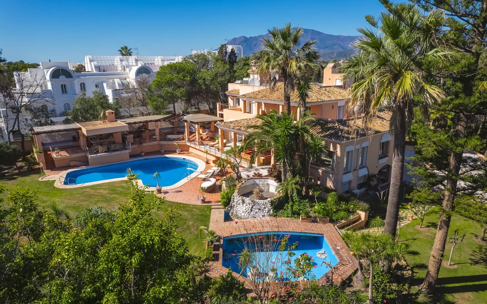8 soveværelse Villa til salg i Estepona med swimmingpool garage - € 6.800.000 (Ref: 9357674)
