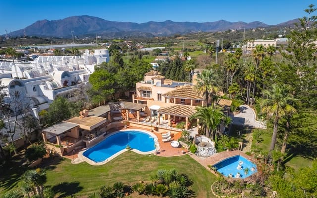 8 soveværelse Villa til salg i Estepona med swimmingpool garage - € 6.800.000 (Ref: 9357674)