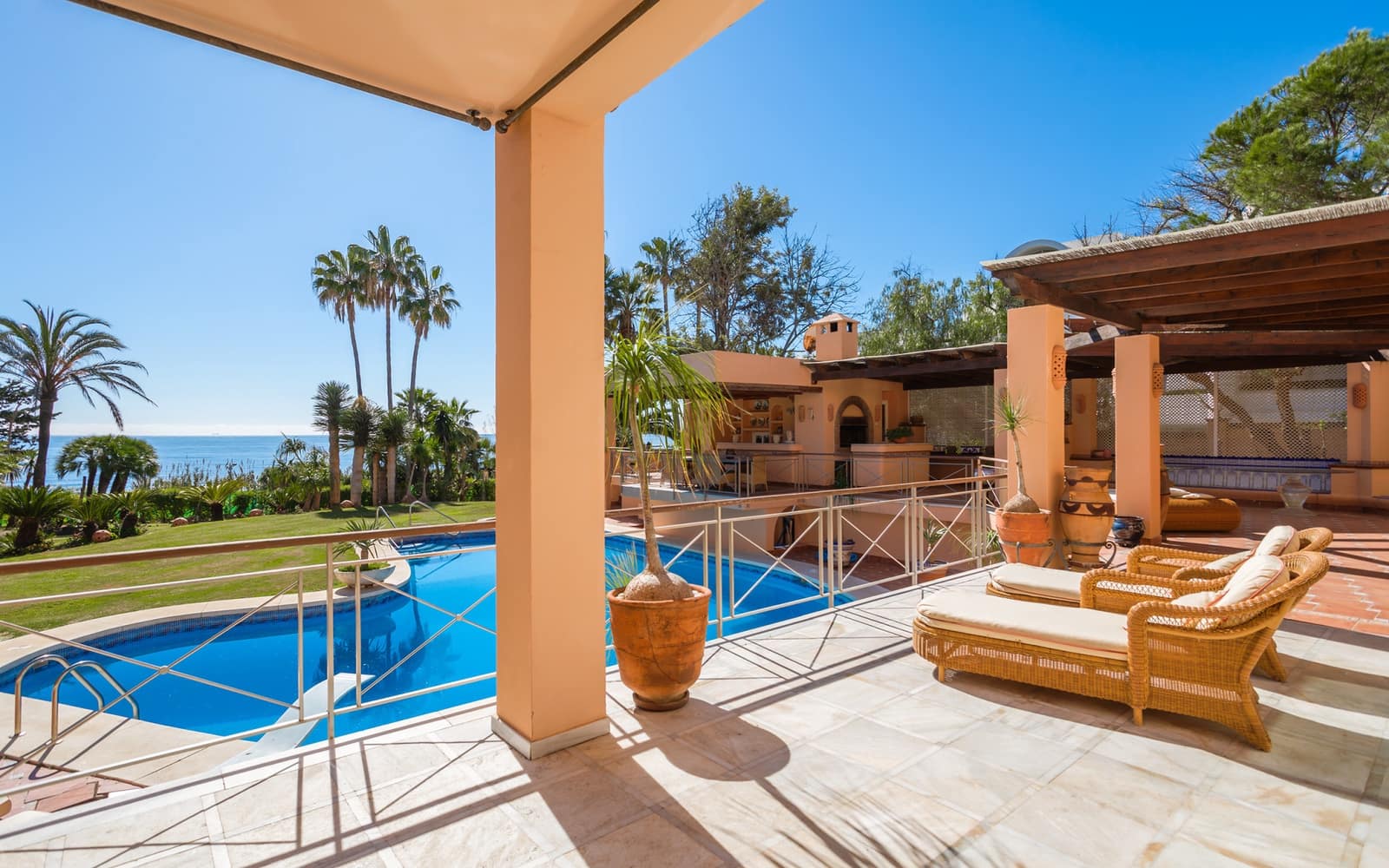 8 soveværelse Villa til salg i Estepona med swimmingpool garage - € 6.800.000 (Ref: 9357674)