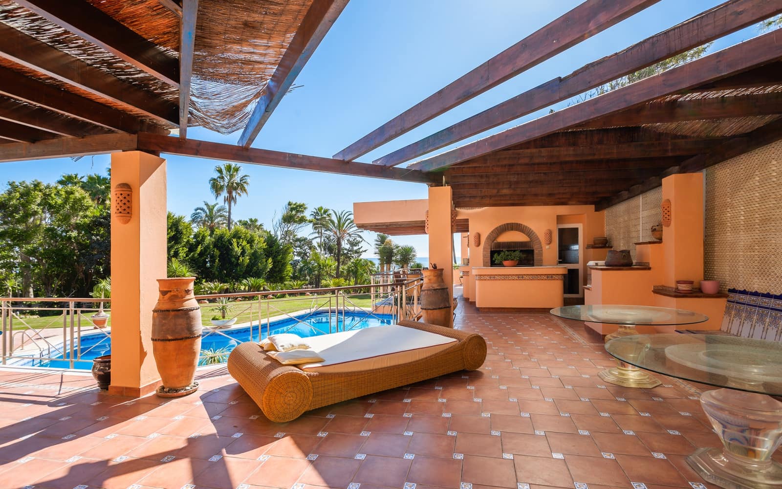 8 soveværelse Villa til salg i Estepona med swimmingpool garage - € 6.800.000 (Ref: 9357674)