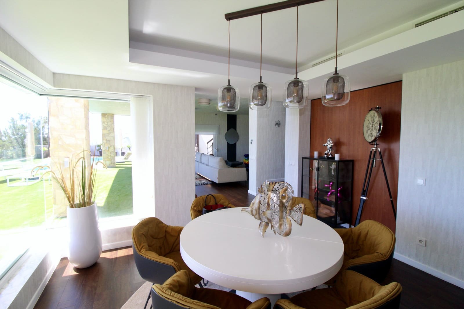 4 bedroom Villa for sale in Benahavis with pool garage - € 1,500,000 (Ref: 9357675)