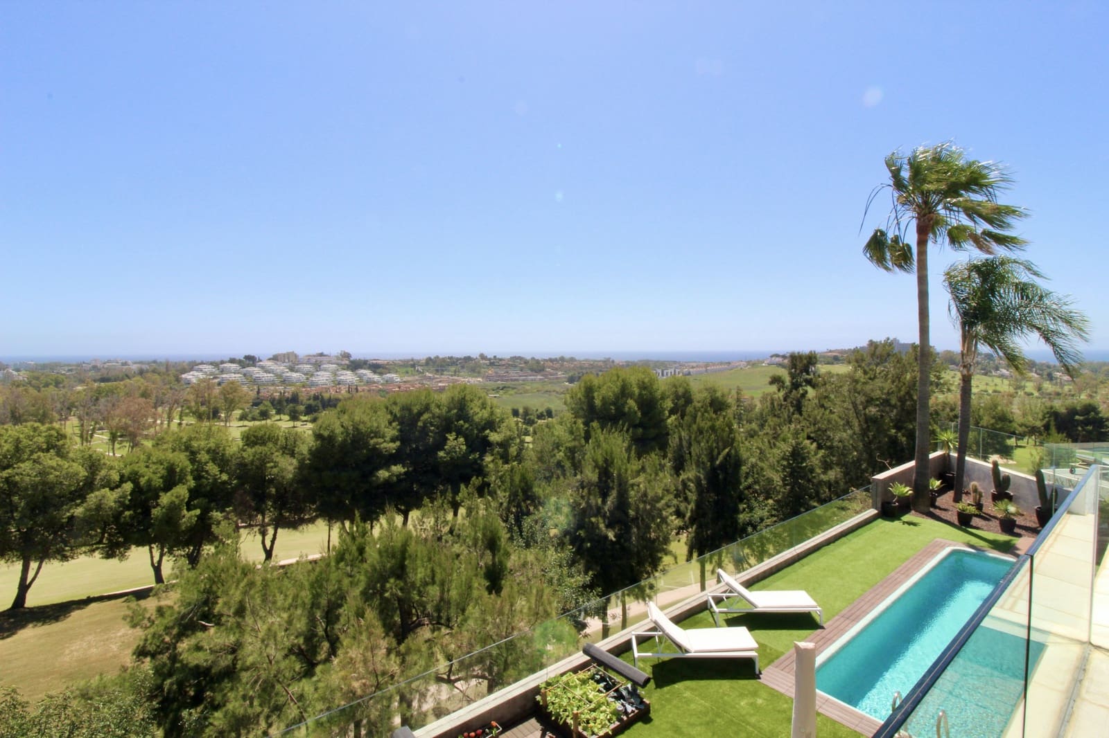4 bedroom Villa for sale in Benahavis with pool garage - € 1,500,000 (Ref: 9357675)