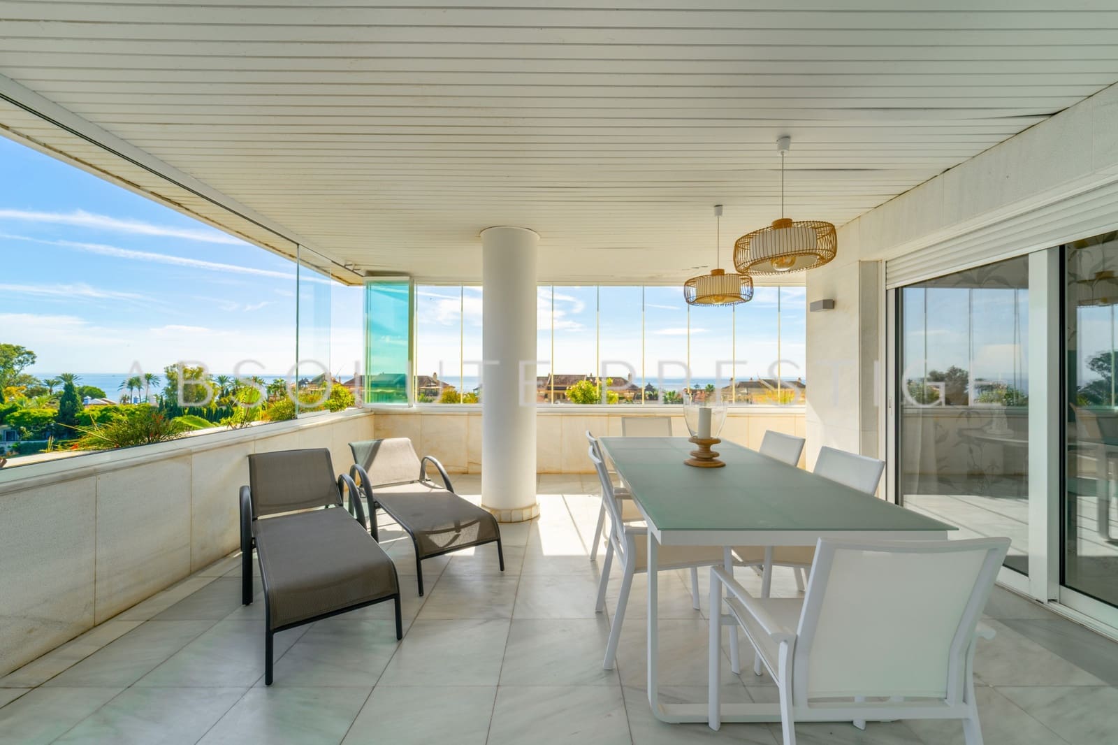 Apartamento de 3 habitaciones en Marbella en venta con piscina garaje - 2.330.000 € (Ref: 9357952)