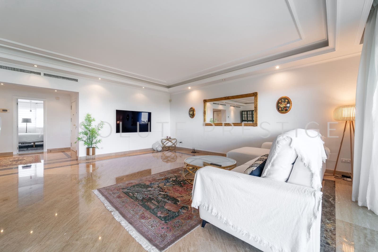 Apartamento de 3 habitaciones en Marbella en venta con piscina garaje - 2.330.000 € (Ref: 9357952)