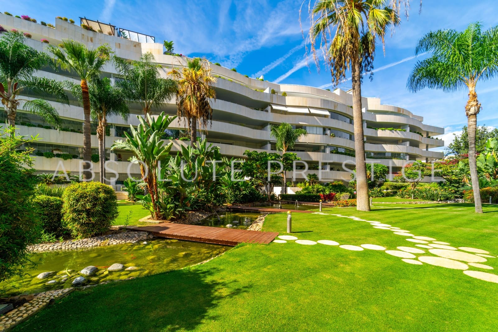 Apartamento de 3 habitaciones en Marbella en venta con piscina garaje - 2.330.000 € (Ref: 9357952)