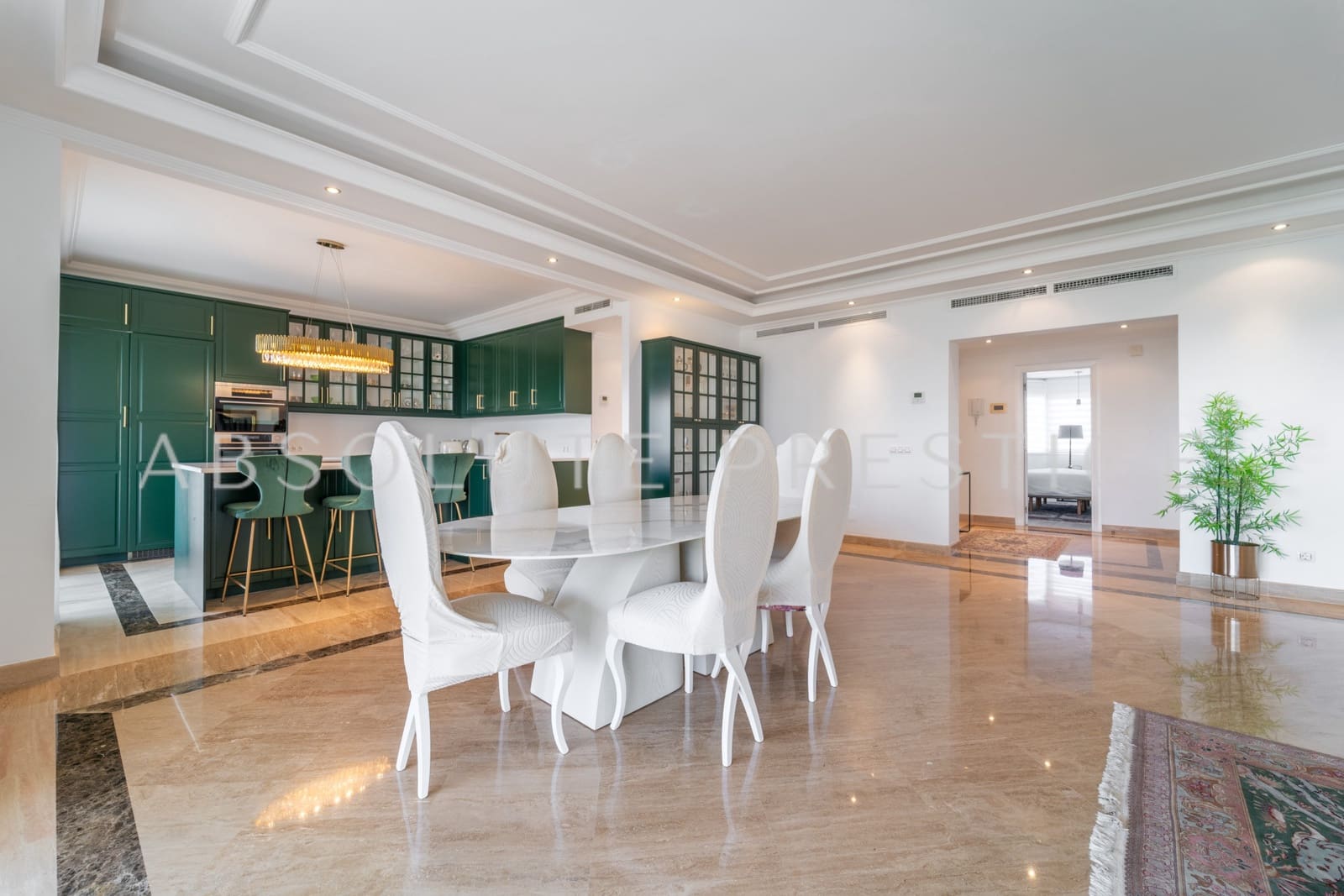 Apartamento de 3 habitaciones en Marbella en venta con piscina garaje - 2.330.000 € (Ref: 9357952)