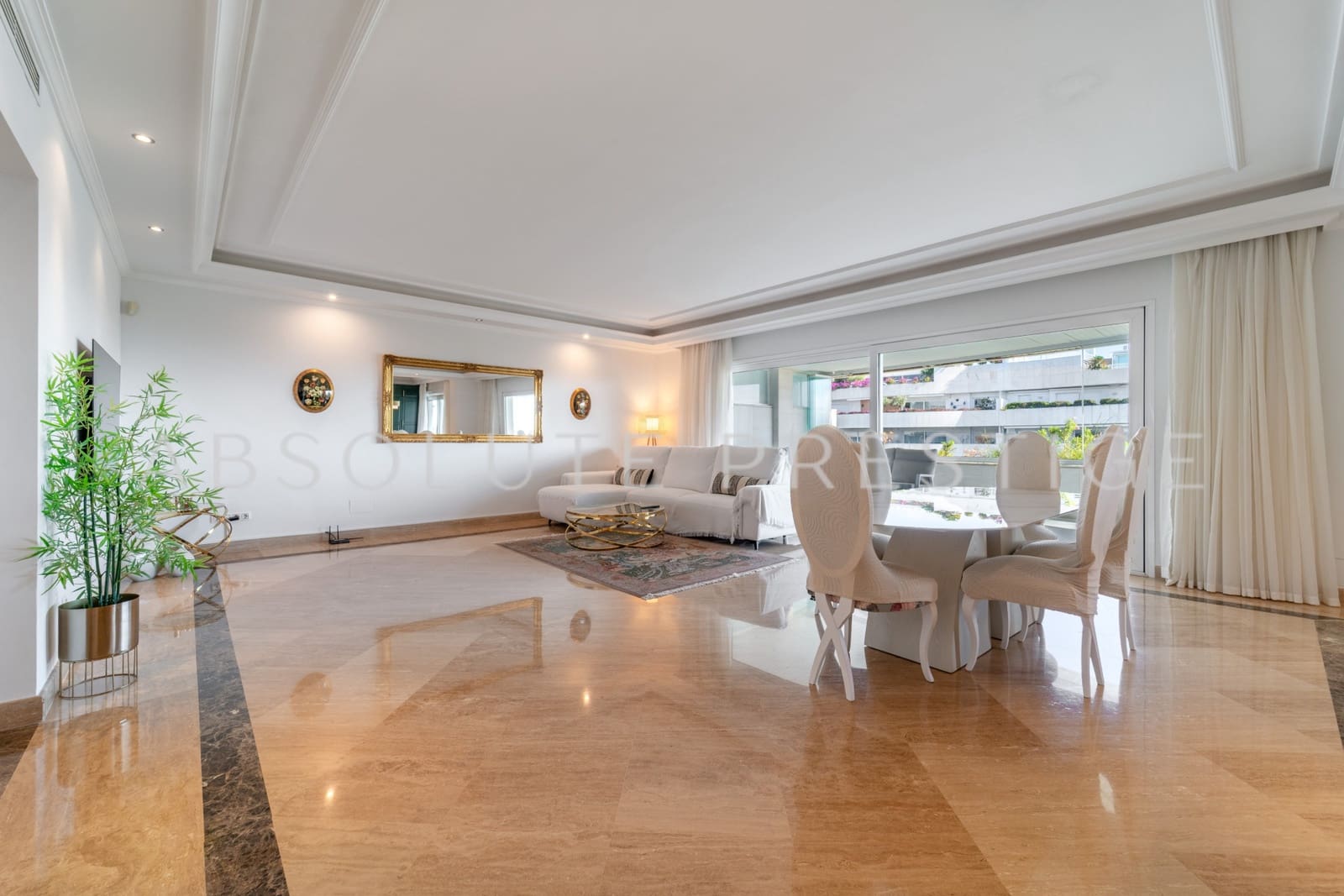 Apartamento de 3 habitaciones en Marbella en venta con piscina garaje - 2.330.000 € (Ref: 9357952)