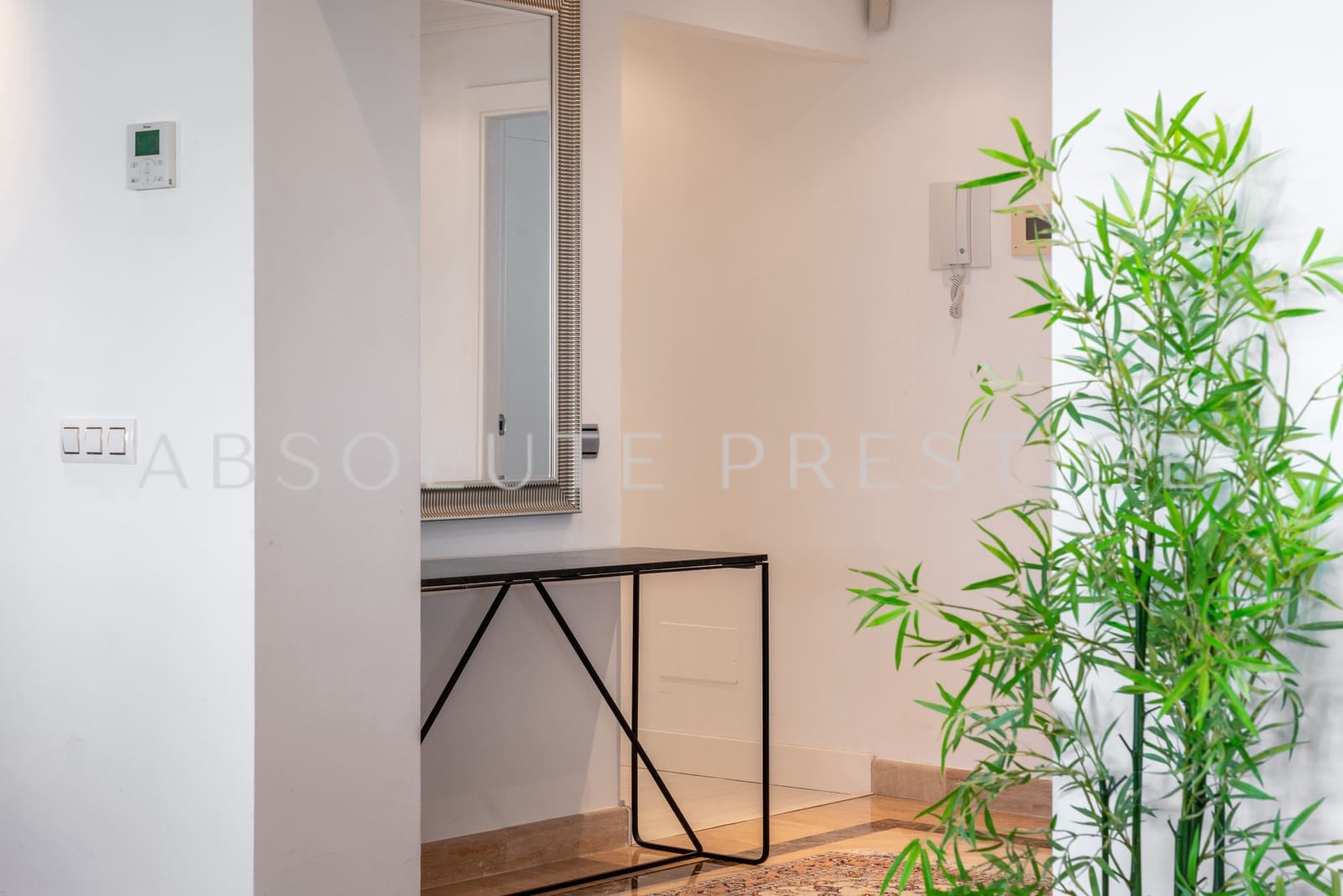 Apartamento de 3 habitaciones en Marbella en venta con piscina garaje - 2.330.000 € (Ref: 9357952)