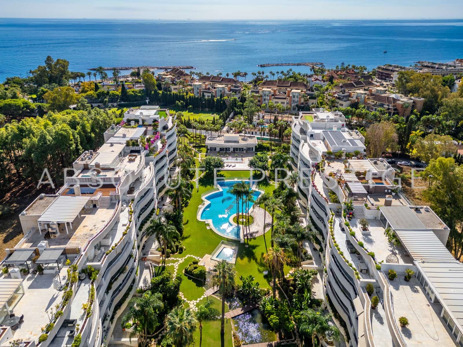Apartamento de 3 habitaciones en Marbella en venta con piscina garaje - 2.330.000 € (Ref: 9357952)