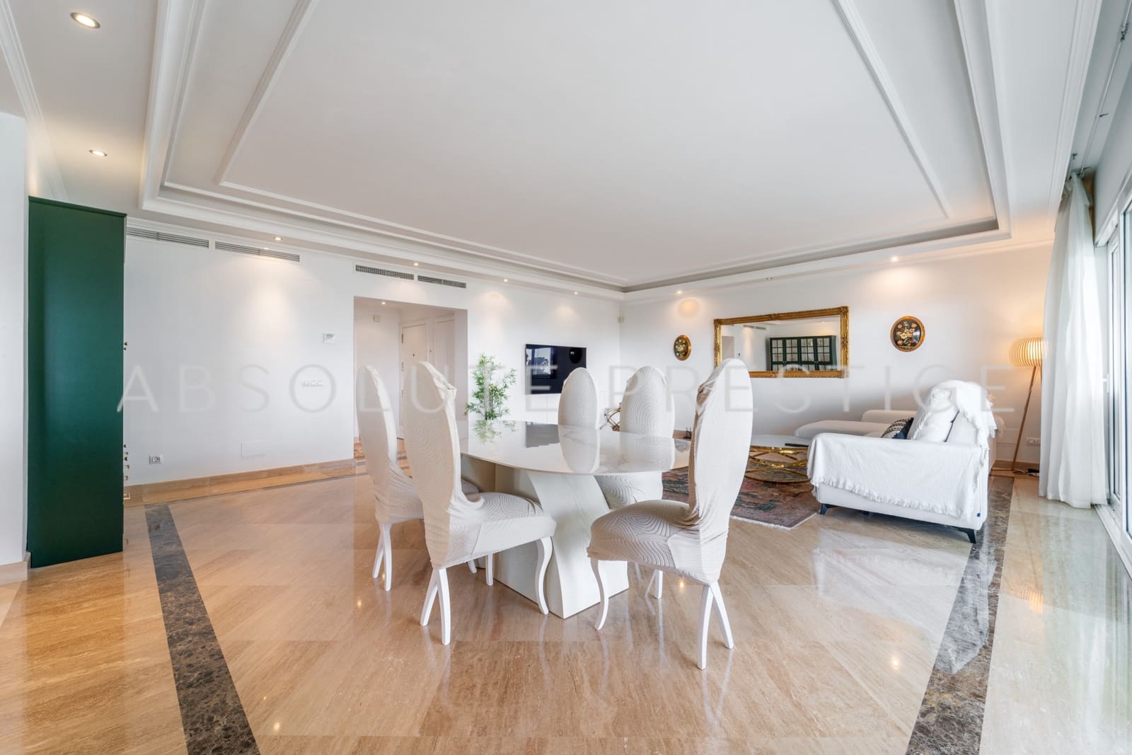 Apartamento de 3 habitaciones en Marbella en venta con piscina garaje - 2.330.000 € (Ref: 9357952)