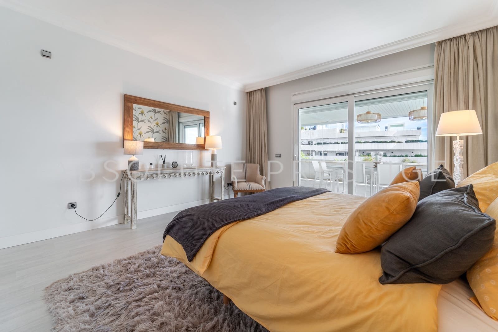 Apartamento de 3 habitaciones en Marbella en venta con piscina garaje - 2.330.000 € (Ref: 9357952)