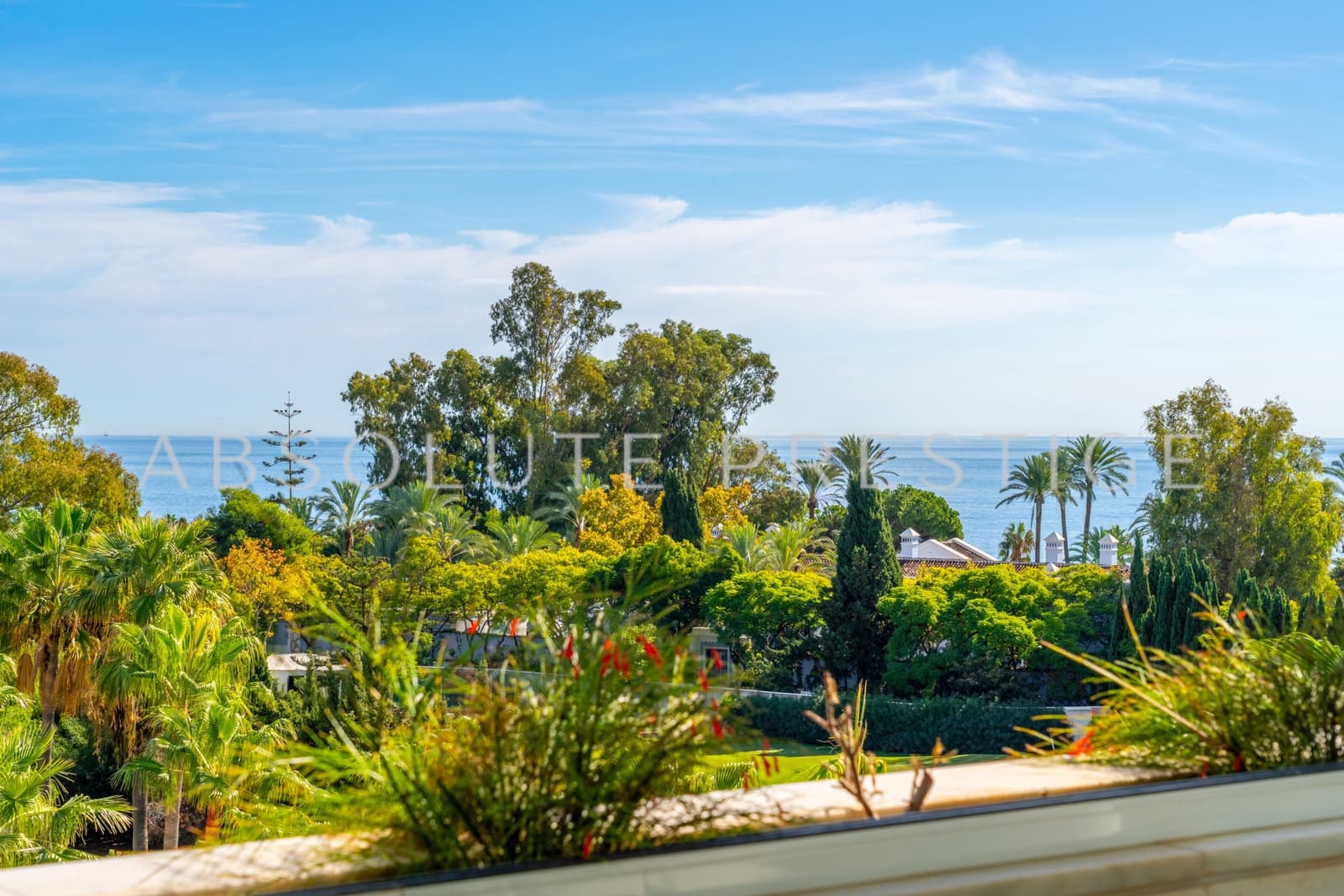 Apartamento de 3 habitaciones en Marbella en venta con piscina garaje - 2.330.000 € (Ref: 9357952)