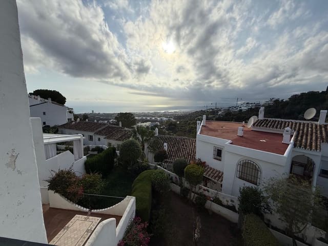2 chambre Maison de Ville à vendre à Alto de los Monteros, Marbella avec piscine - 417 000 € (Ref: 9370356)