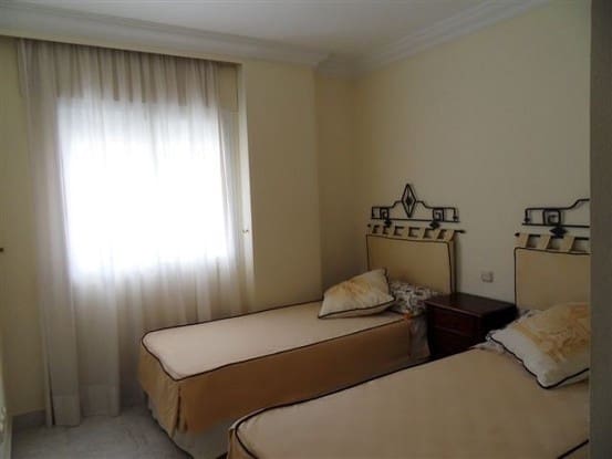 2 quarto Apartamento para venda em Puerto Banus, Marbella com piscina garagem - 465 000 € (Ref: 9370357)