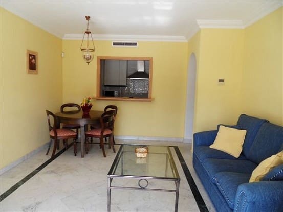 2 soveværelse Lejlighed til salg i Puerto Banus, Marbella med swimmingpool garage - € 650.000 (Ref: 9370357)