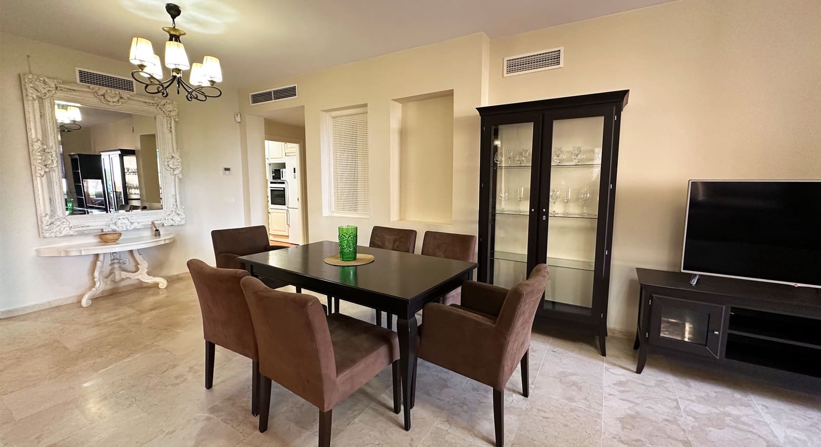 3 bedroom Apartment for sale in Estepona with pool - € 499,000 (Ref: 9374351)