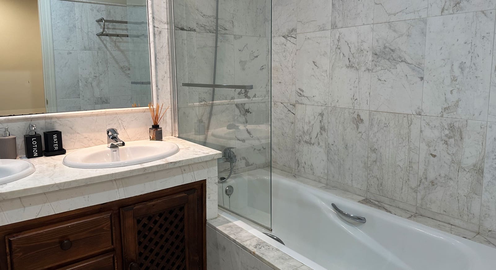 3 bedroom Apartment for sale in Estepona with pool - € 499,000 (Ref: 9374351)