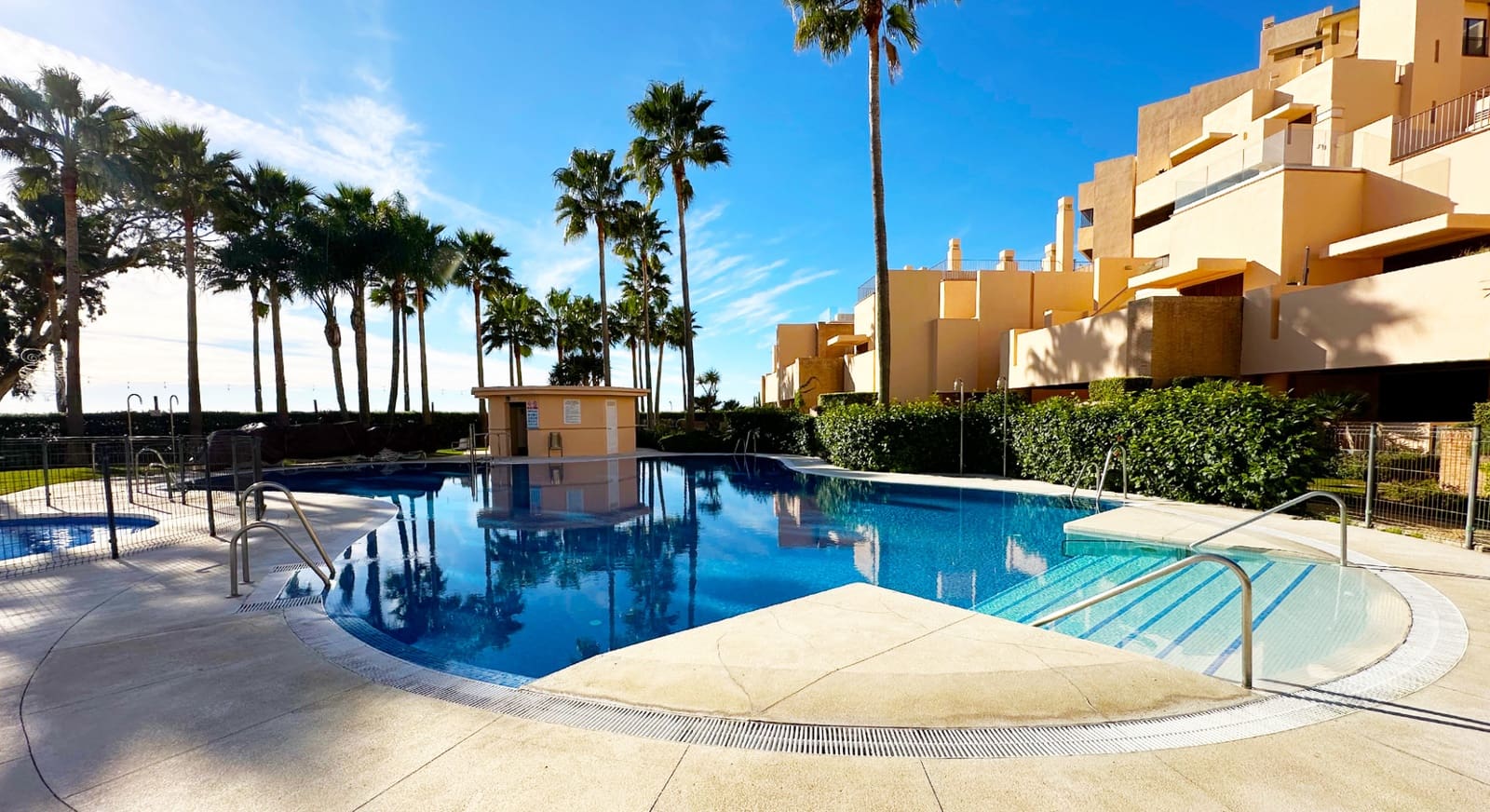 2 quarto Apartamento para venda em Estepona com piscina garagem - 630 000 € (Ref: 9374683)