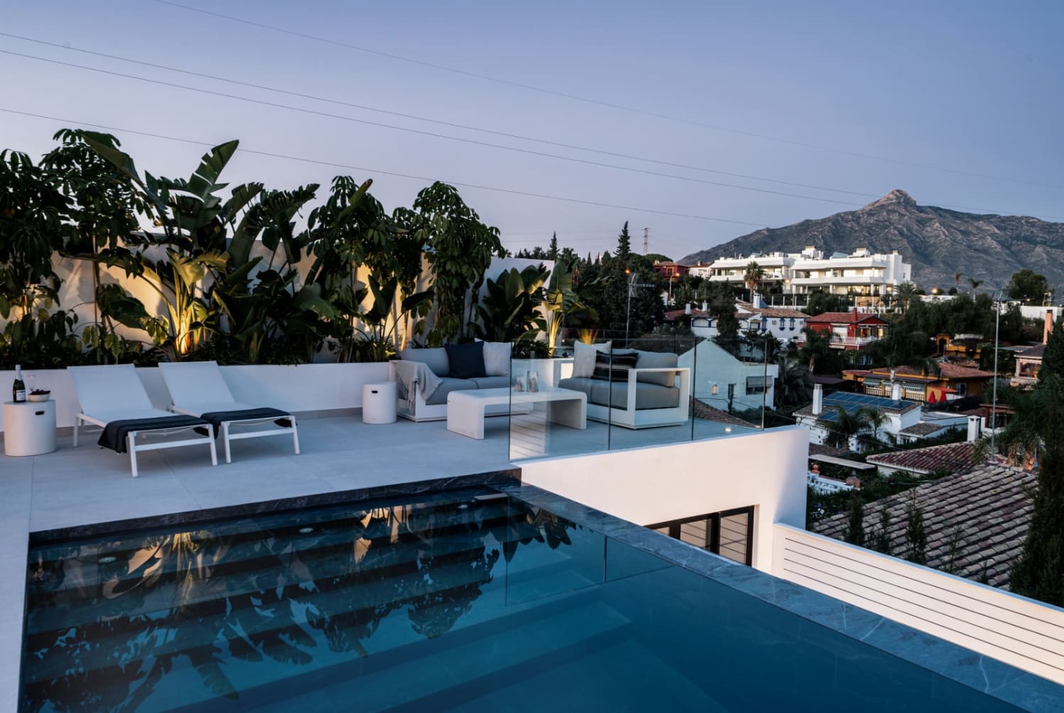 5 Zimmer Villa zu verkaufen in Nueva Andalucia mit Pool Garage - 2.250.000 € (Ref: 9378320)