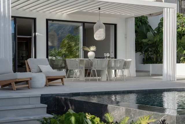 5 chambre Villa/Maison à vendre à Nueva Andalucia, Marbella avec piscine garage - 2 250 000 € (Ref: 9378320)