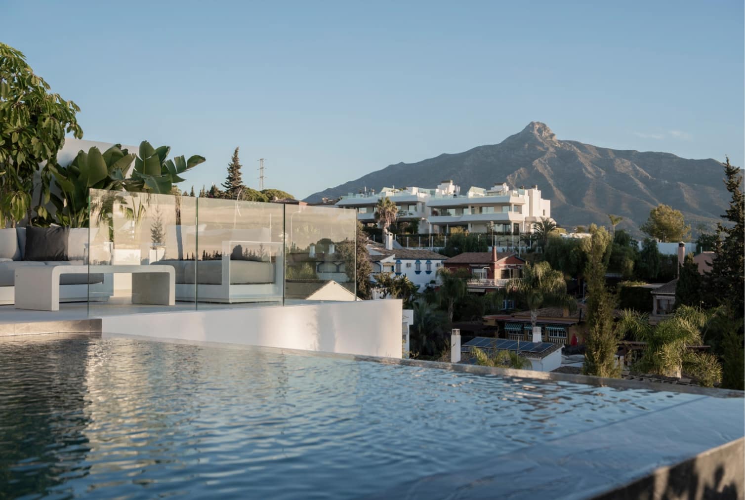 5 quarto Moradia para venda em Nueva Andalucia com piscina garagem - 2 250 000 € (Ref: 9378320)