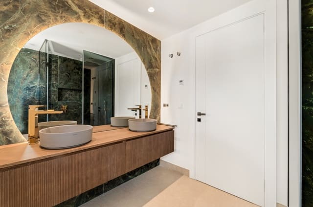 4 chambre Maison de Ville à vendre à Estepona avec piscine garage - 2 599 500 € (Ref: 9382089)