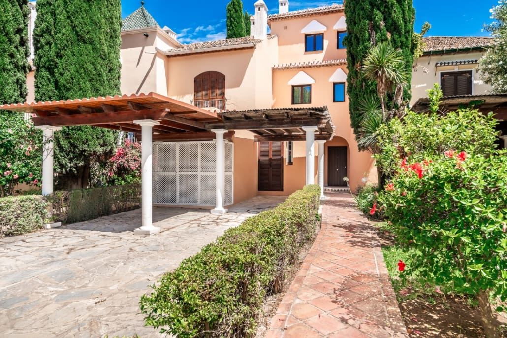 4 chambre Maison de Ville à vendre à Estepona avec piscine garage - 2 599 500 € (Ref: 9382089)