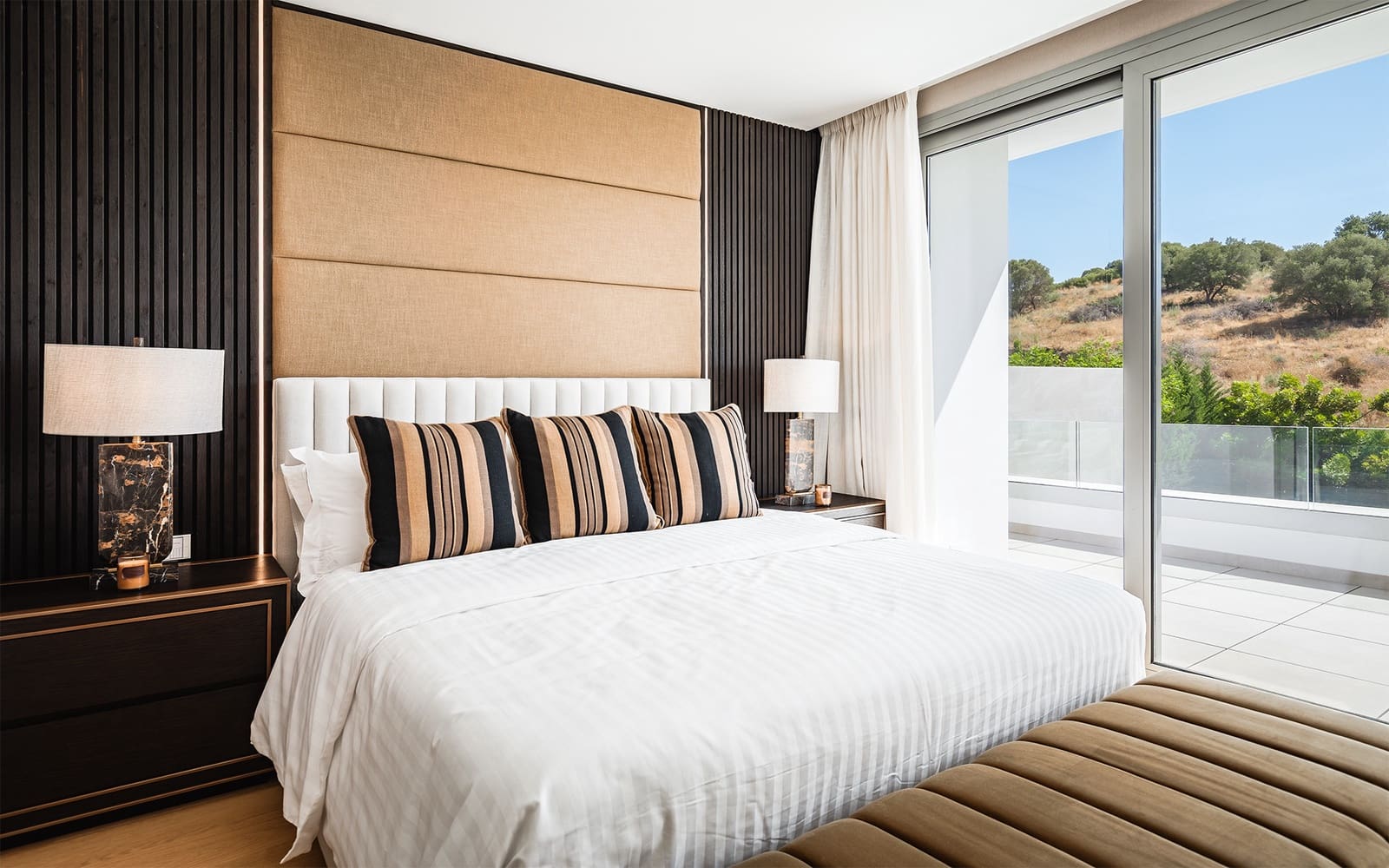 5 bedroom Villa for sale in El Paraiso with pool garage - € 2,625,000 (Ref: 9382090)