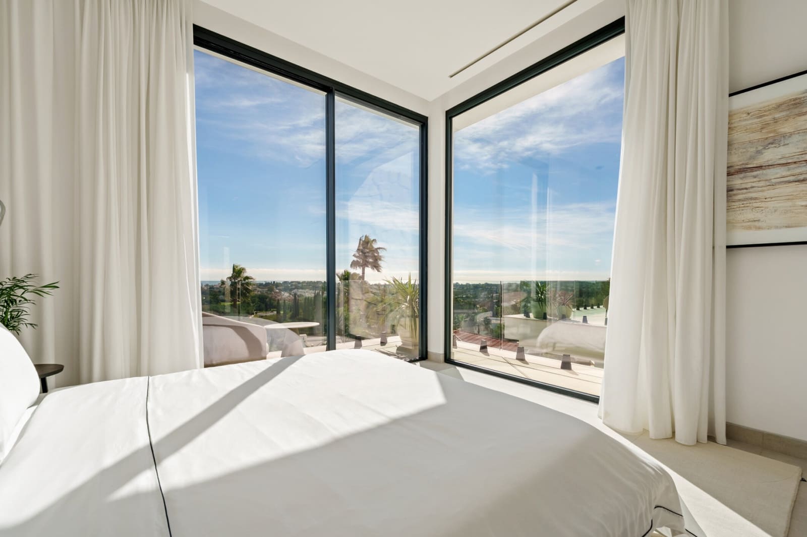 5 bedroom Villa for sale in La Quinta with pool garage - € 5,695,000 (Ref: 9405785)