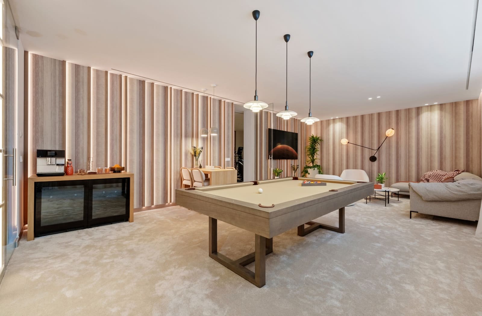 5 bedroom Villa for sale in La Quinta with pool garage - € 5,695,000 (Ref: 9405785)