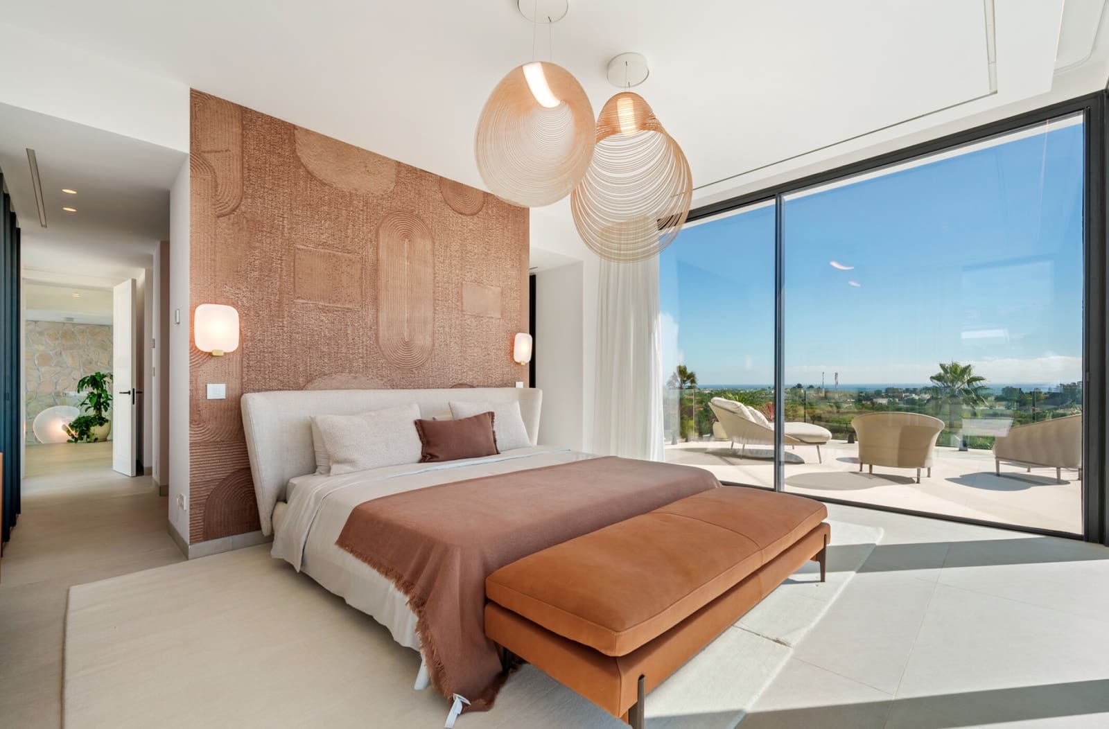 5 bedroom Villa for sale in La Quinta with pool garage - € 5,695,000 (Ref: 9405785)