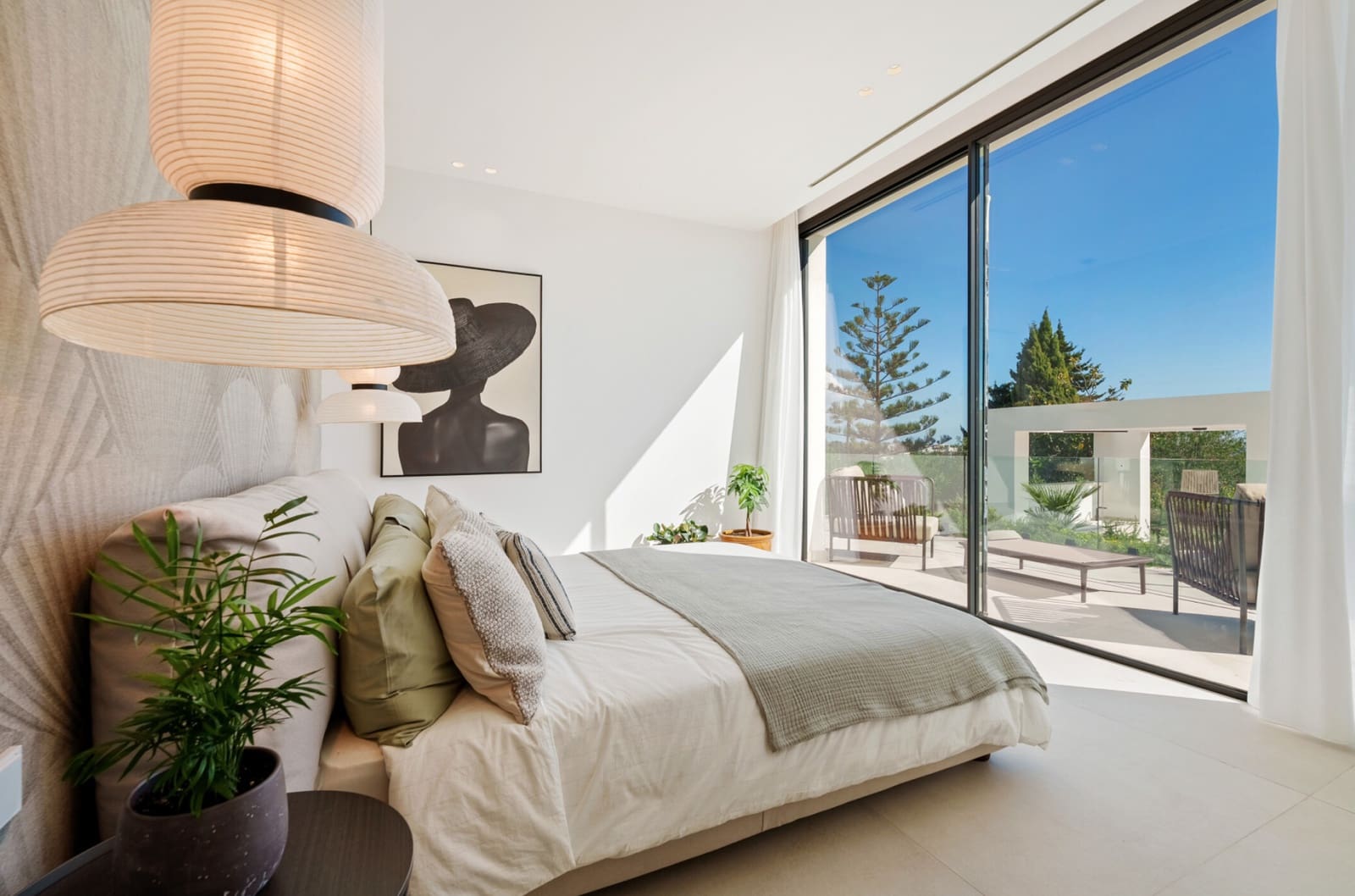 5 bedroom Villa for sale in La Quinta with pool garage - € 5,695,000 (Ref: 9405785)