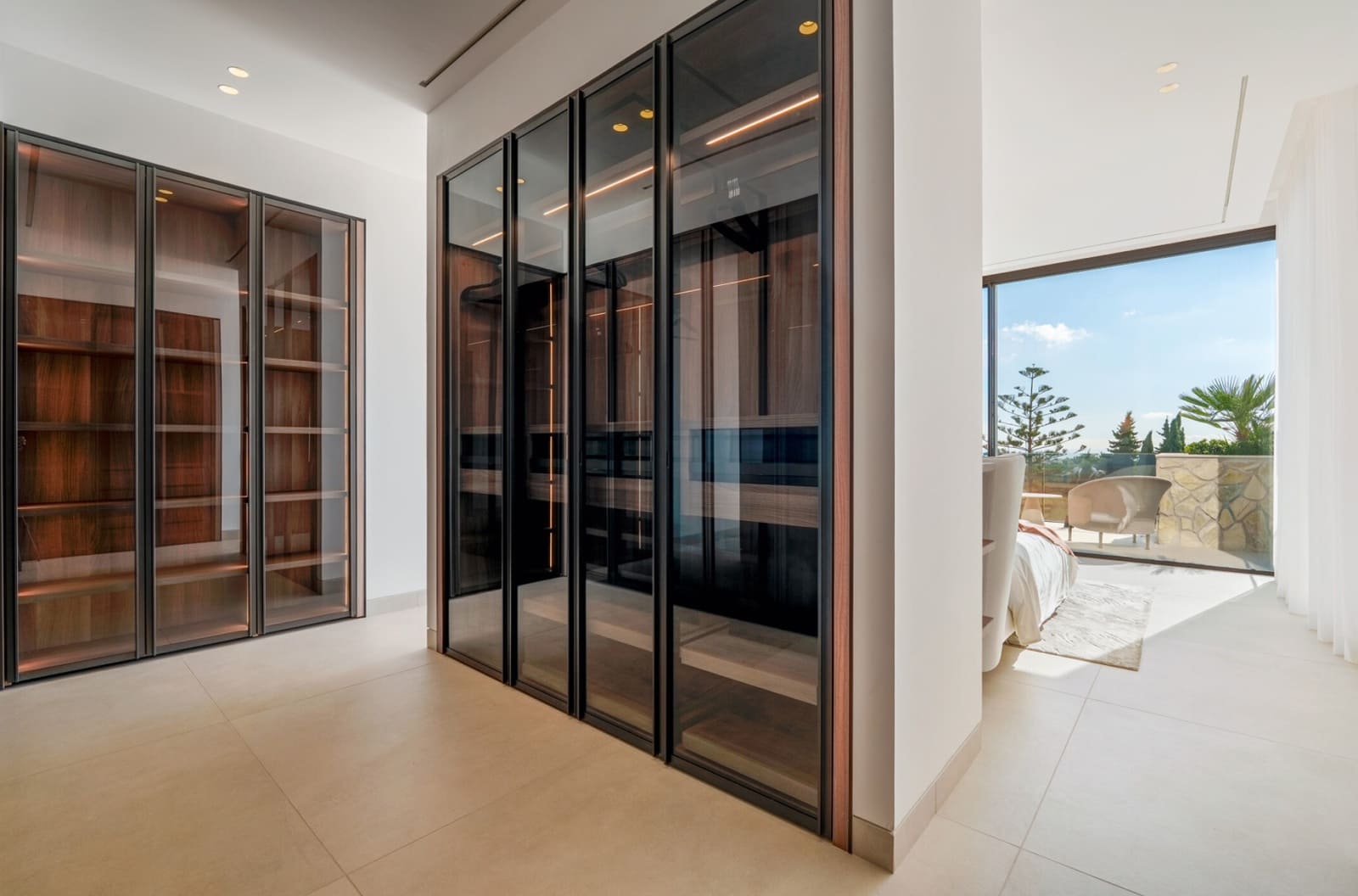 5 bedroom Villa for sale in La Quinta with pool garage - € 5,495,000 (Ref: 9405786)