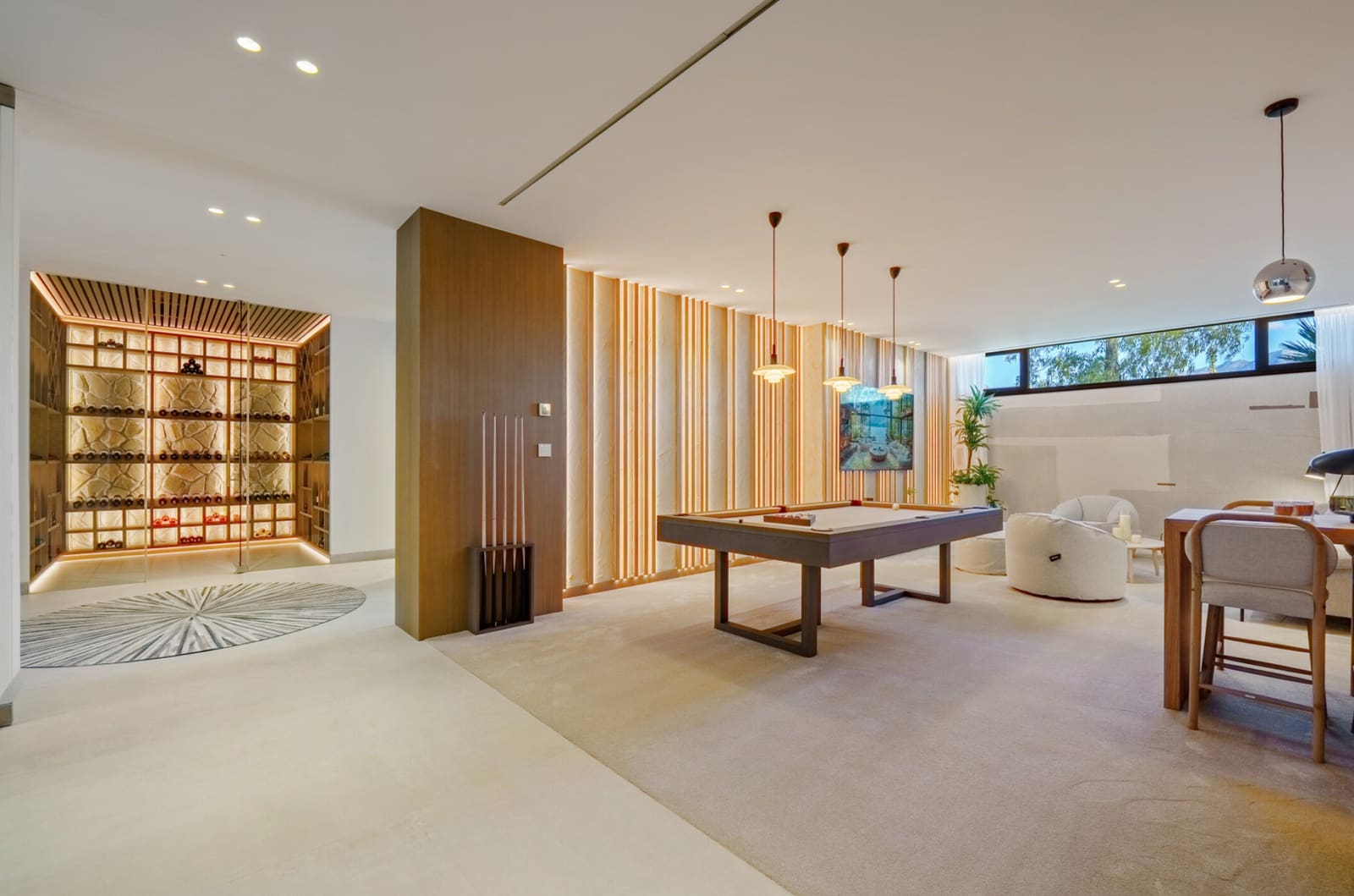 5 bedroom Villa for sale in La Quinta with pool garage - € 5,495,000 (Ref: 9405786)