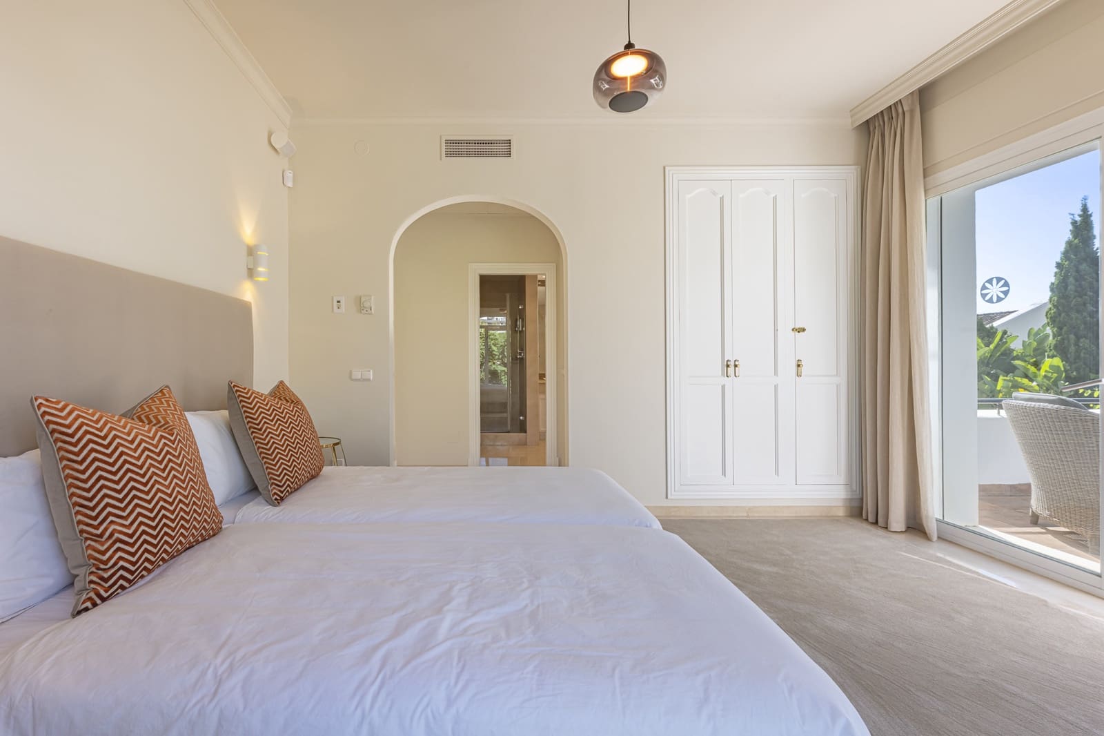 5 quarto Moradia para venda em Benahavis com piscina garagem - 2 895 000 € (Ref: 9406068)