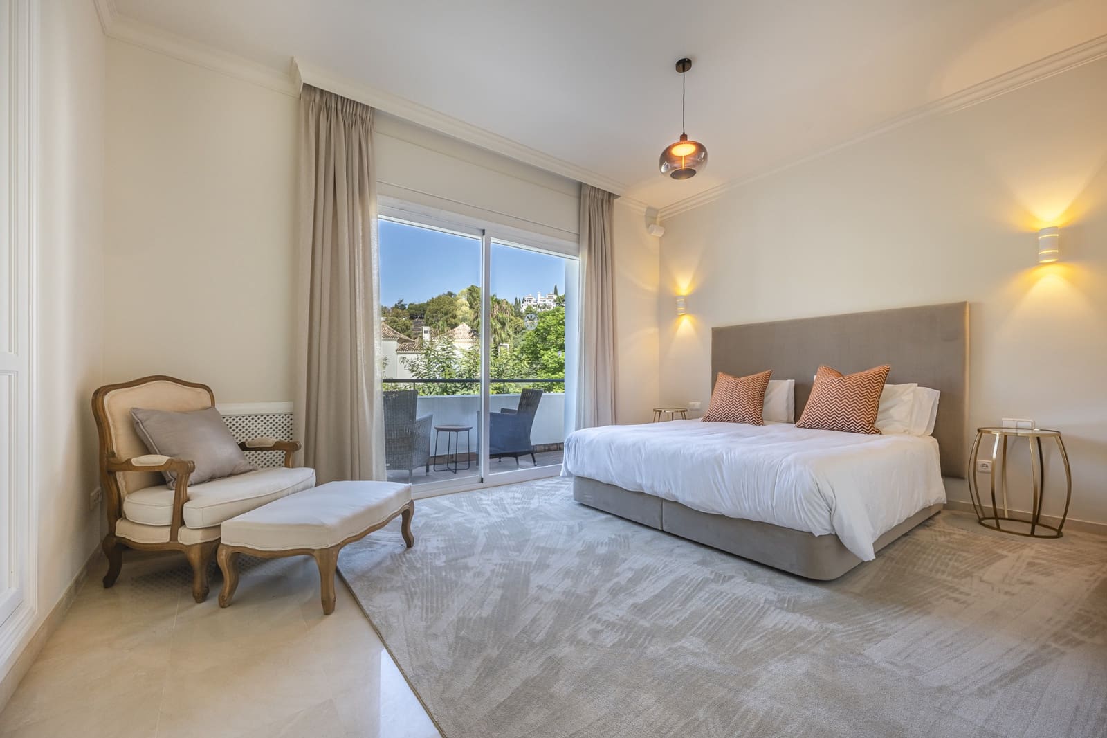 5 quarto Moradia para venda em Benahavis com piscina garagem - 2 895 000 € (Ref: 9406068)
