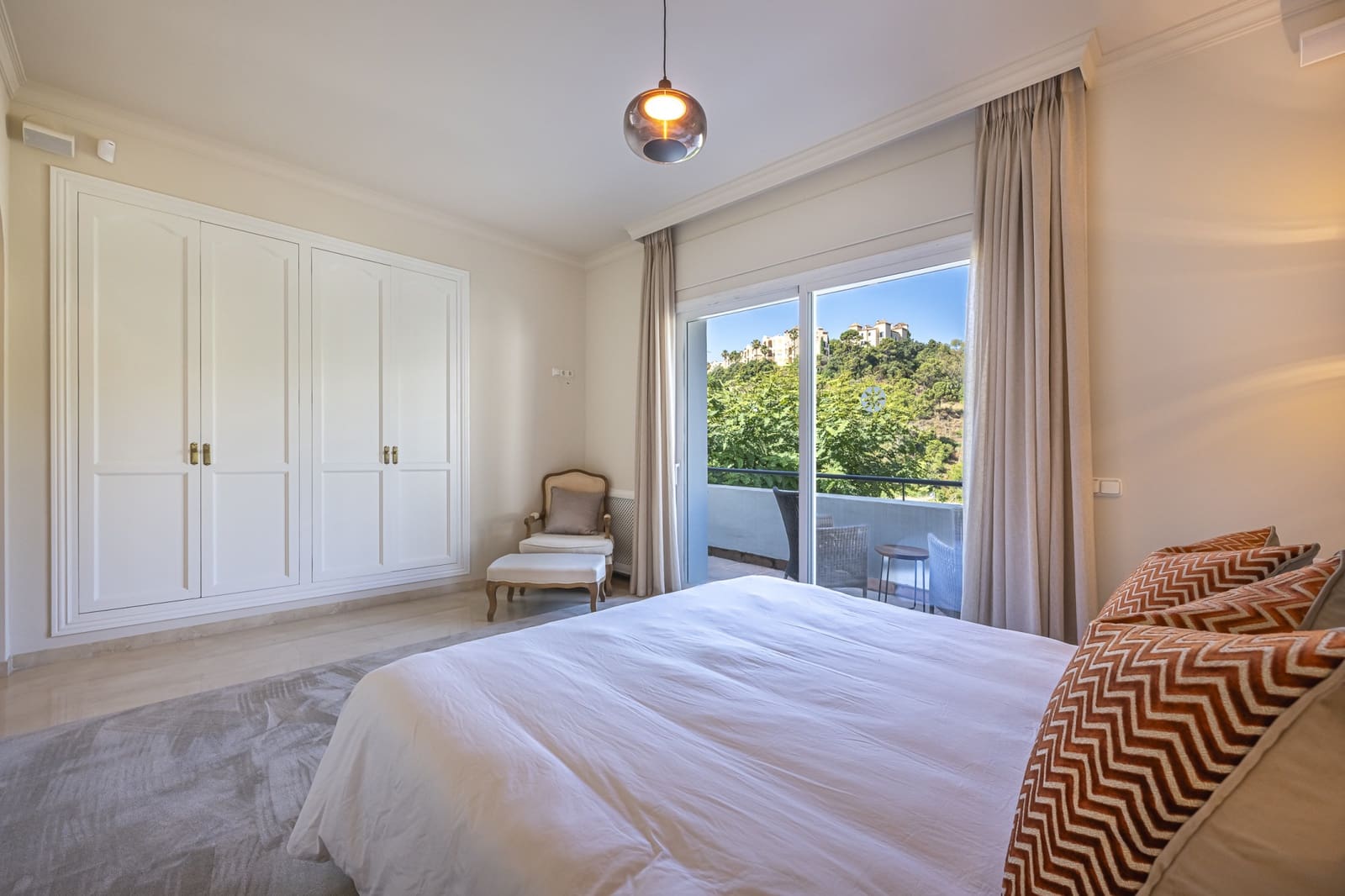 5 quarto Moradia para venda em Benahavis com piscina garagem - 2 895 000 € (Ref: 9406068)
