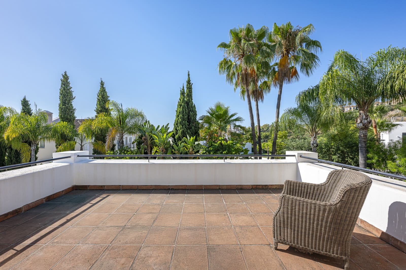 5 quarto Moradia para venda em Benahavis com piscina garagem - 2 895 000 € (Ref: 9406068)