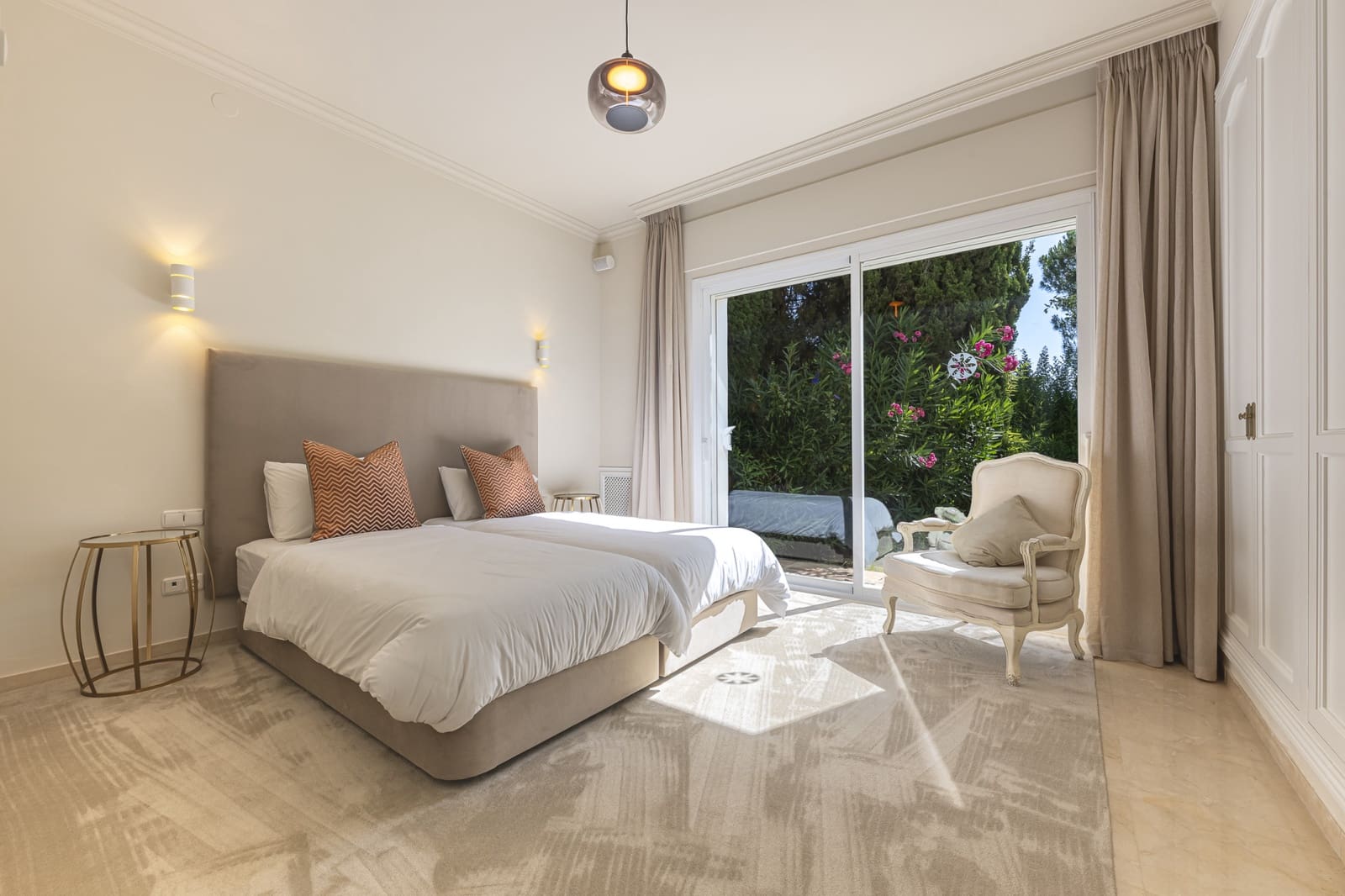 5 quarto Moradia para venda em Benahavis com piscina garagem - 2 895 000 € (Ref: 9406068)