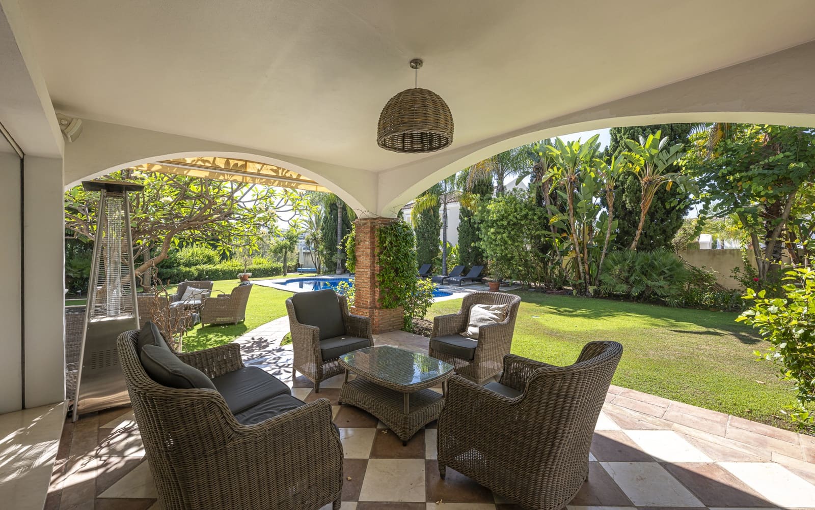 5 quarto Moradia para venda em Benahavis com piscina garagem - 2 895 000 € (Ref: 9406068)