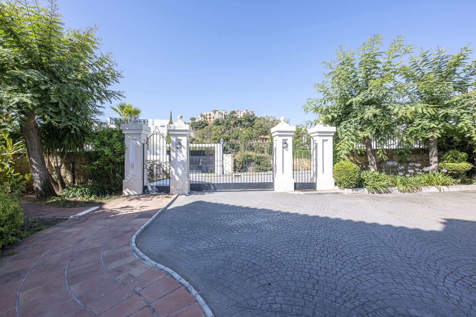 5 quarto Moradia para venda em Benahavis com piscina garagem - 2 895 000 € (Ref: 9406068)