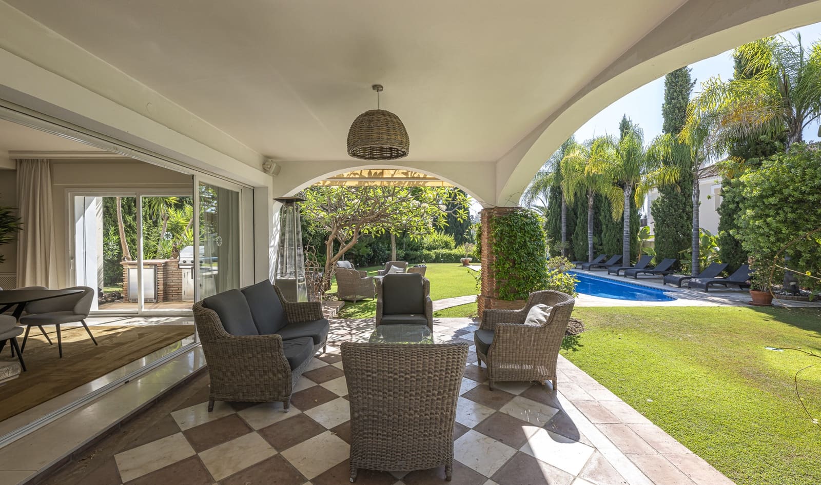 5 quarto Moradia para venda em Benahavis com piscina garagem - 2 895 000 € (Ref: 9406068)