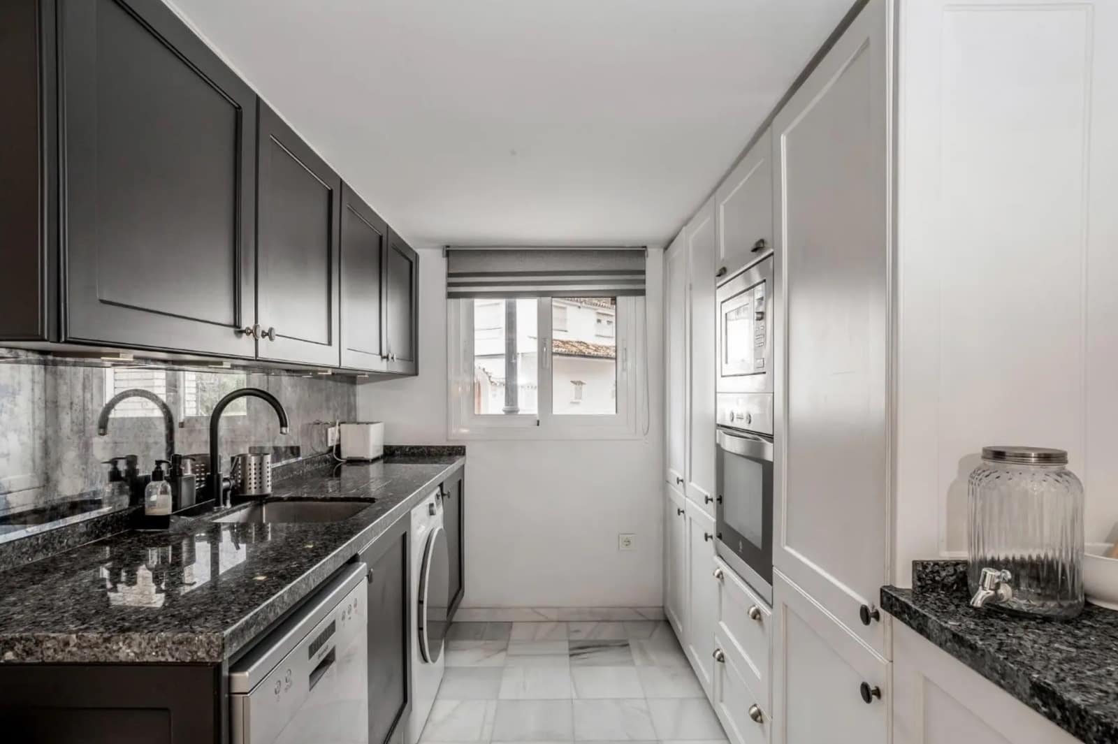 3 Zimmer Haus zu verkaufen in Marbella mit Pool Garage - 675.000 € (Ref: 9429500)