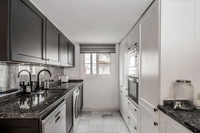 3 Zimmer Haus zu verkaufen in Marbella mit Pool Garage - 675.000 € (Ref: 9429500)