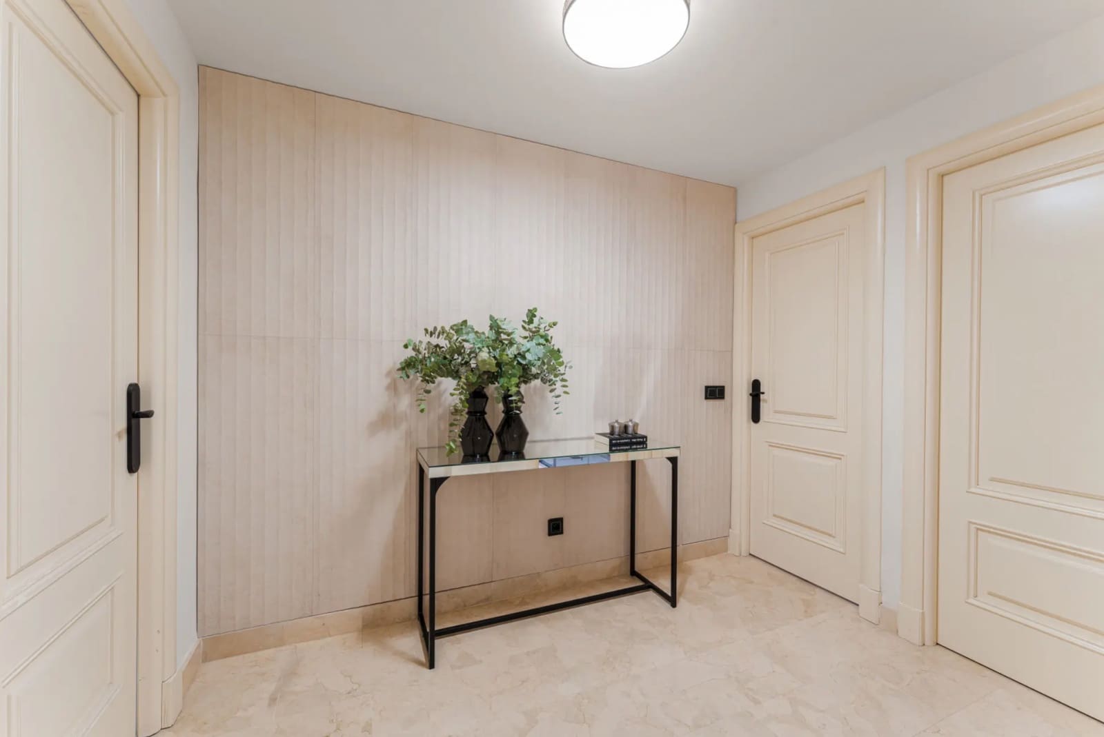 3 Zimmer Apartment zu verkaufen in Marbella mit Pool Garage - 1.150.000 € (Ref: 9429501)