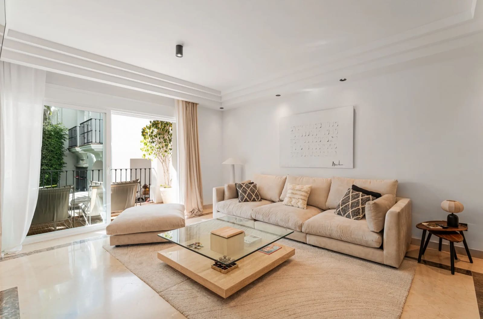 3 Zimmer Apartment zu verkaufen in Marbella mit Pool Garage - 1.150.000 € (Ref: 9429501)