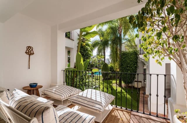 3 Zimmer Apartment zu verkaufen in Marbella mit Pool Garage - 1.150.000 € (Ref: 9429501)