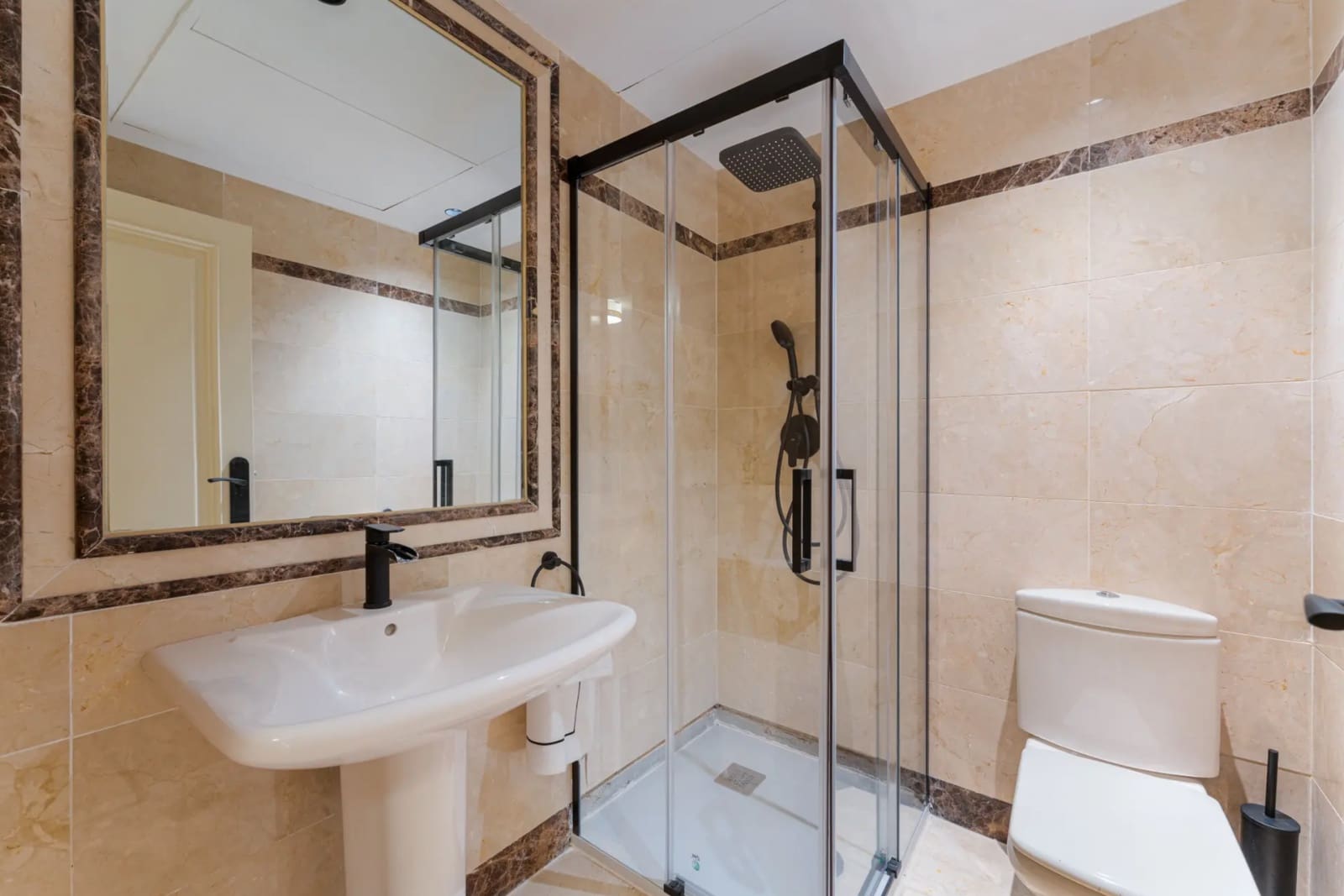 3 Zimmer Apartment zu verkaufen in Marbella mit Pool Garage - 1.150.000 € (Ref: 9429501)