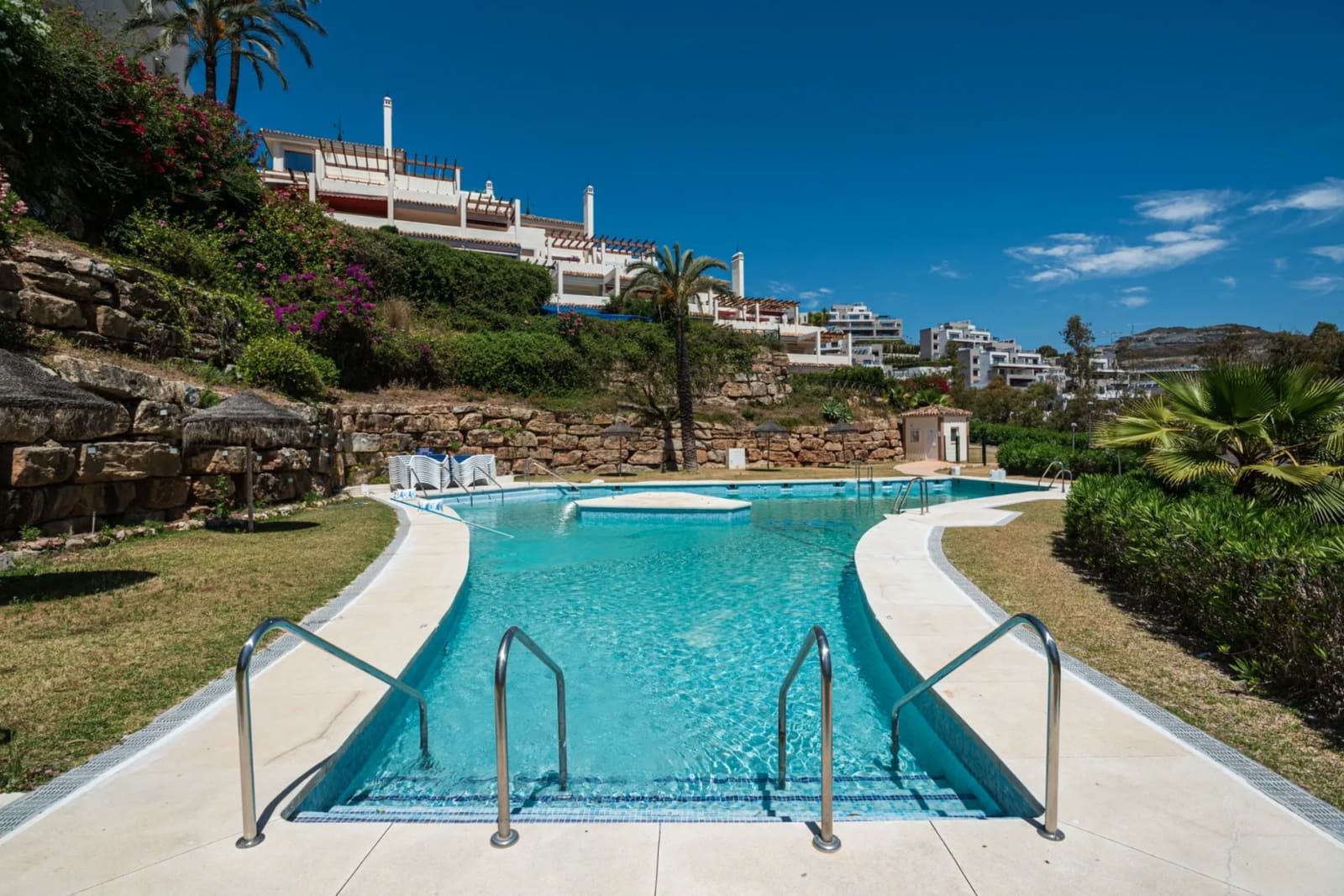 3 bedroom Apartment for sale in Marbella with pool garage - € 825,000 (Ref: 9432464)